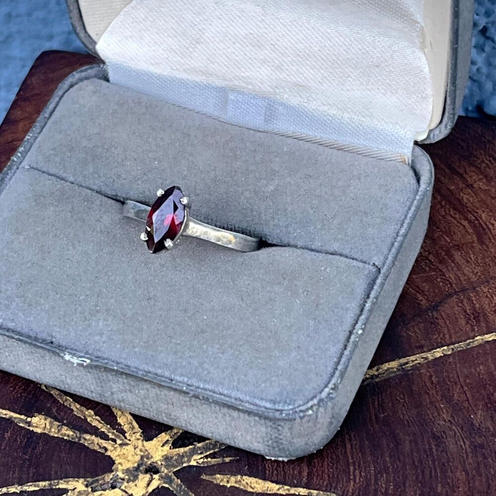 Sterling Silver Solitaire Cocktail Ring with Red Stone Size 8 1/2 - Picture 2 of 13